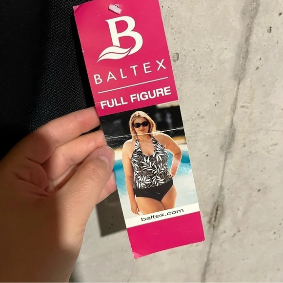 Baltex Full Figure One Piece Swim Suit NWT Size 22W Black Thick Straps Padded - Picture 4 of 11